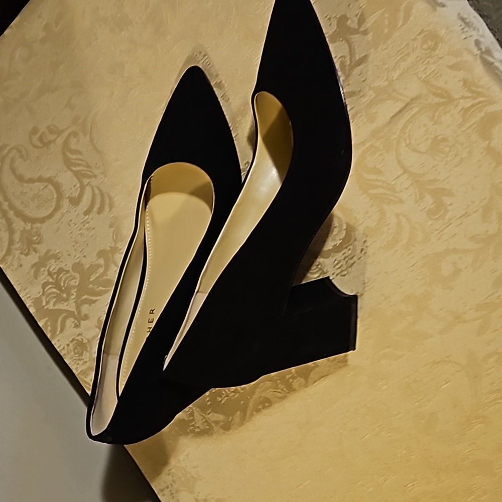 MARC FISHER SUEDE PUMP - Picture 5 of 6
